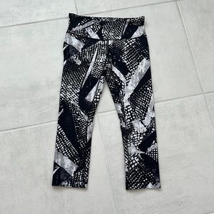LULULEMON CAPRI LEGGINGS